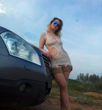 Обожает демонстрировать свое обнаженное тело перед камерой!