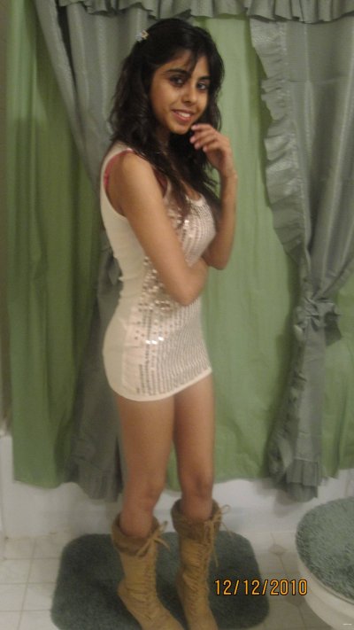 Развратная и сексуальная индийская красотка без одежды