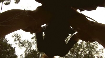 Интимные приключения в объятиях природы: страстный секс с подругой в тайной лесной роще
