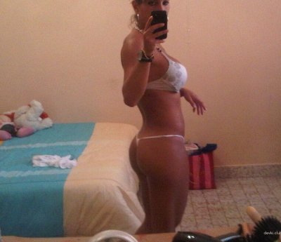 Изображения обнаженной дамы с крупной грудью.