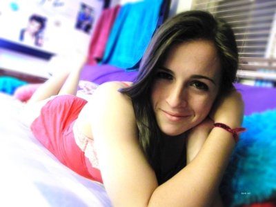 Обворожительная шалунья с мини-грудью