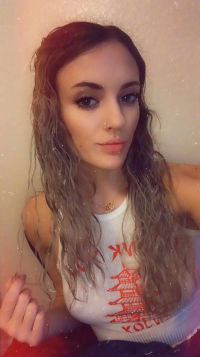 Пылкие снимки: обнаженная красотка в азарте