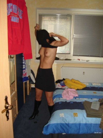 Интимные снимки обнаженной леди в домашней обстановке