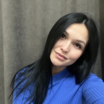 Голая дама на откровенных фото с соблазнительной попкой