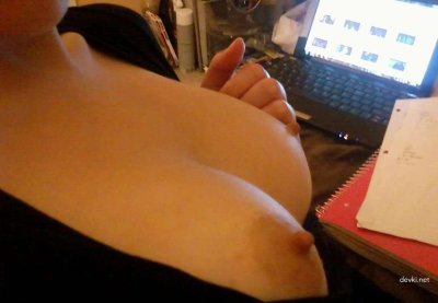 Секси девочка в купальнике и голая с упругими формами