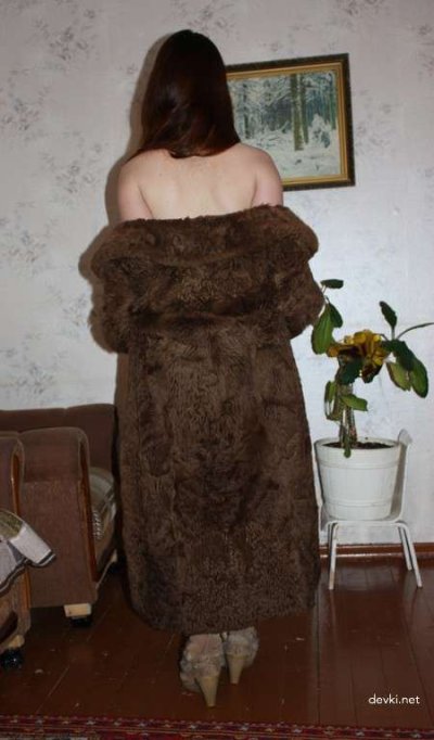 Очаровательная девушка в стильных нарядах на разных локациях (часть 5)