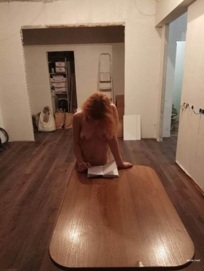 Горячая красавица предпочитает интимные игры с элементами подчинения