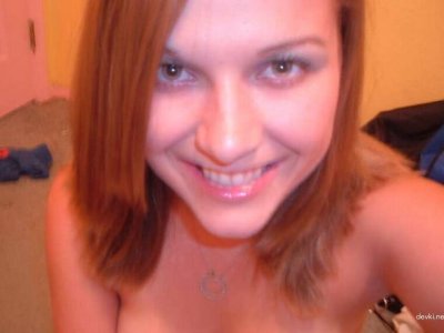 Сняла горячие селфи без одежды