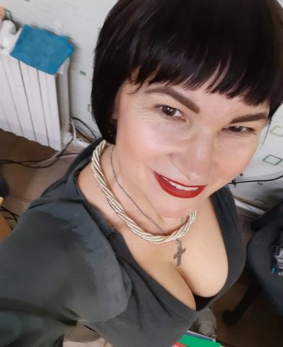 Развратная милфа в очках - горячий материал для взрослых