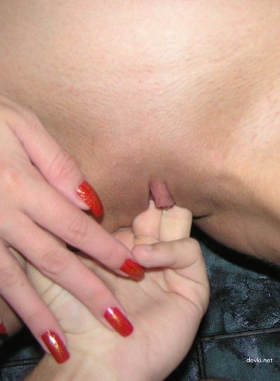 Очаровательная дама согласилась на минет на эротических снимках