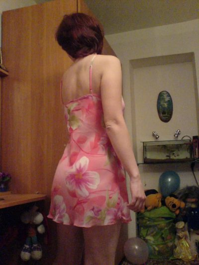 Пышная красотка в соблазнительном наряде - горячее видео