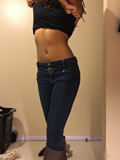 Экзотичная красотка сняла все до нитки