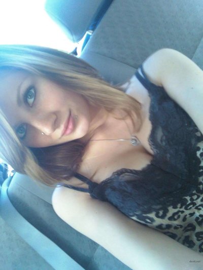 Интимные снимки горячей красотки без лифчика и с шикарным телом