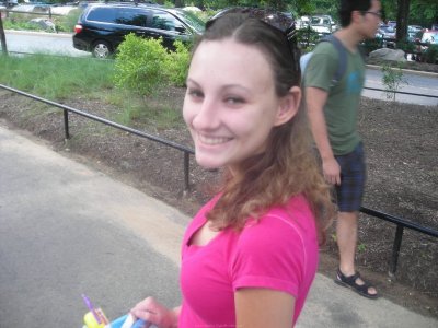 Девчонка дрочит на вебку, оголодавшись перед объективом