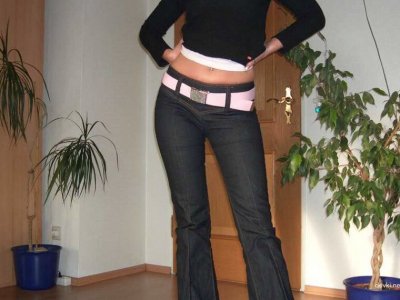 Интимное видео обнаженной дамы вблизи