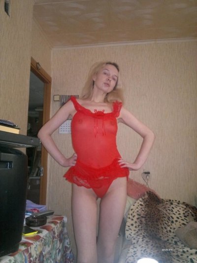 Развратная дама снимает себя без одежды для тебя