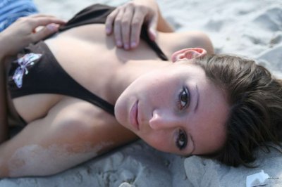 Девушка делает горячие селфи в ванной: интимные моменты на фото