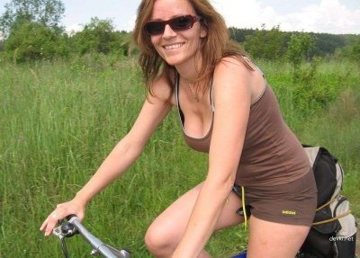 Секс с супругой на прогулке: горячее свидание под открытым небом!