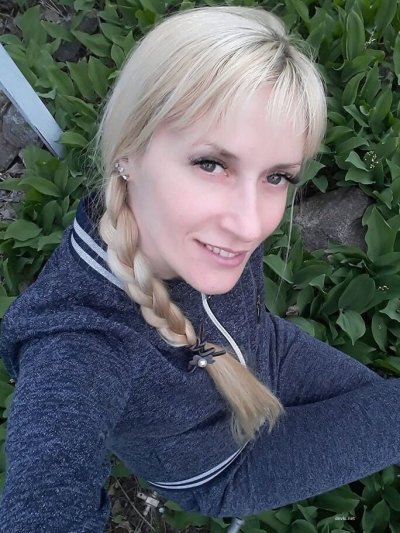 Развратная блондинка без одежды: нежная и страстная