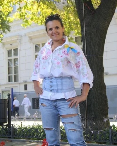 Шоколадка с курчавой киской и пышными прелестями (продолжение)