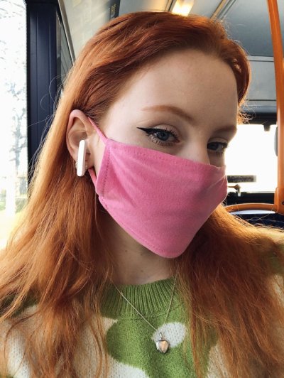 Фото горячей рыжей красотки в одежде и без неё, с показом интимных мест