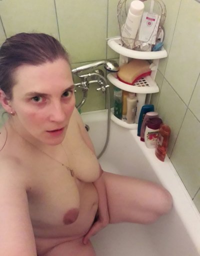 Сексуальная Юля: замужняя дама с извивающимися формами и аппетитными атрибутами