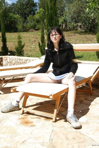 Красотка удовлетворяет себя