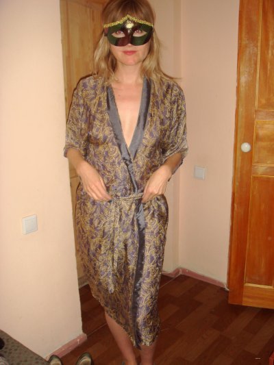 Интимные снимки супруги в маске: эксклюзивный фотосет!