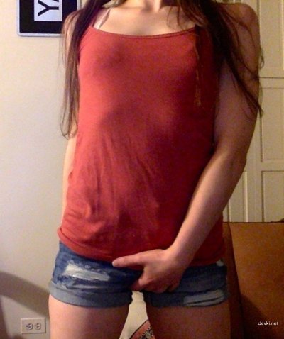 Разделась и засунула трусики в киску - горячее порно!