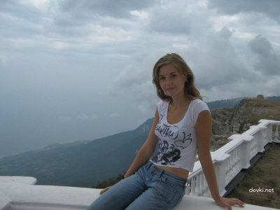 Сочная попка начинающей порномодели — селфи 18+