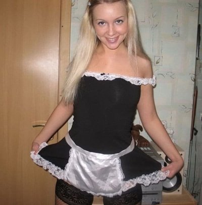 Блондинка наслаждается анальными бусами - кайфово!