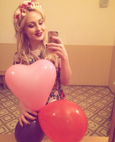 Юная фотомоделька радует своих фанатов - порно видео.