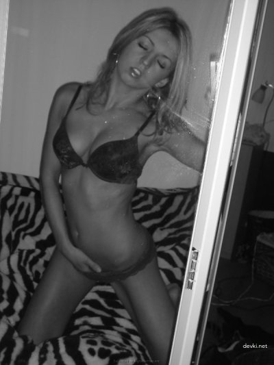 Интимные снимки развратной кошечки: частное фото без комплексов