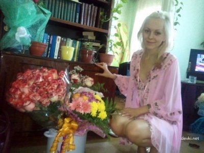 Муж вложил жене букет в киску