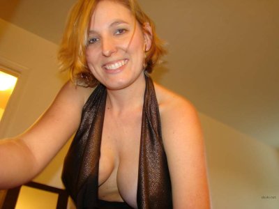 Дамочка обожает демонстрировать свои прелести