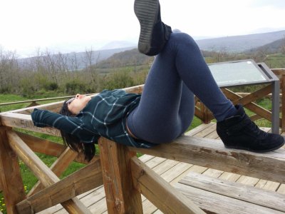 Сексуальные фото азиатской красотки в разноцветных лосинах