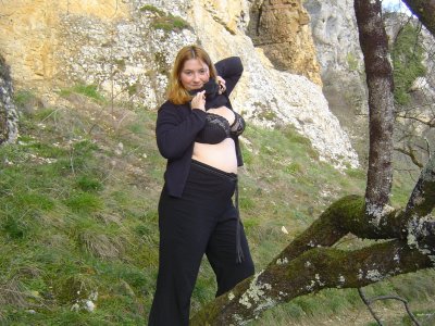 Девушка обожает отсасывать хер на свежем воздухе!