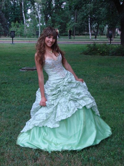 Девушка наслаждается страстью с парнем у него в уютной квартире