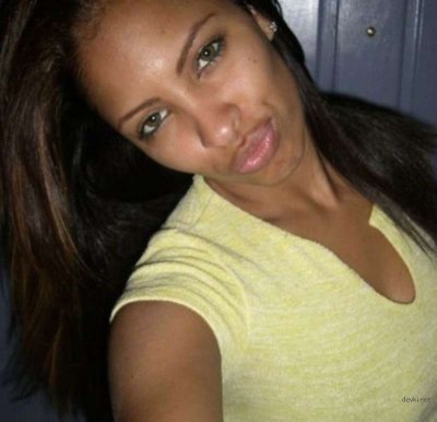 Интимные снимки обнаженной красотки со смуглой кожей