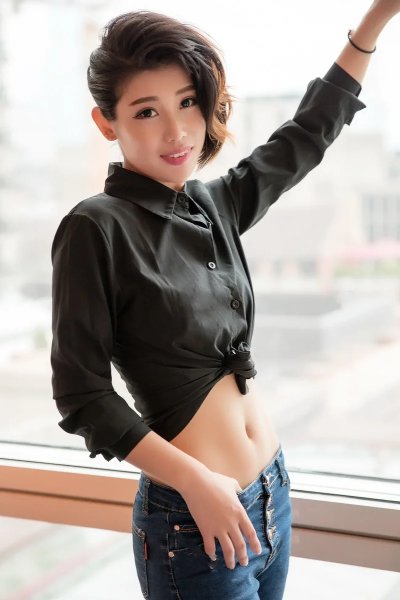 Соблазнительные изгибы прекрасной девушки из Азии