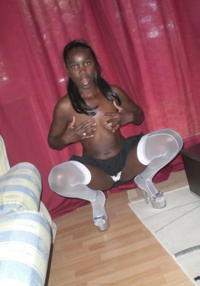 Шоколадная красотка устраивает горячий трах в разнообразных позах