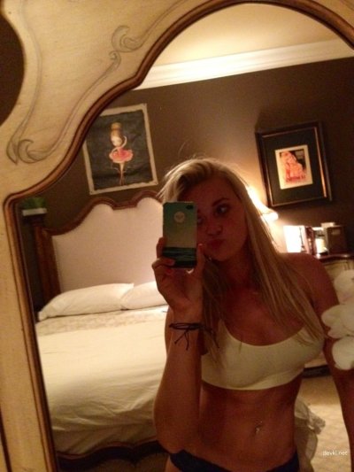 Фото обнаженной родственницы случайно нашла в мобильнике