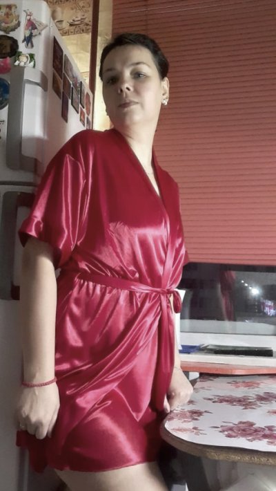 Развратная милфа в откровенных фото с пышной грудью