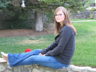 Сексуальная оральная любительница демонстрирует свое обнаженное тело