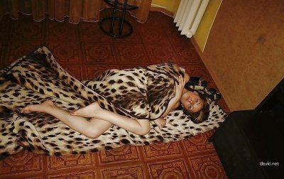 Жаждущая секса девушка ищет партнера для интимных фотосессий.