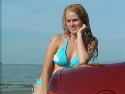 Архивные снимки обнаженной красотки с соблазнительными формами