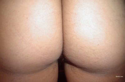 Пышная кучерявая красотка с черной кожей