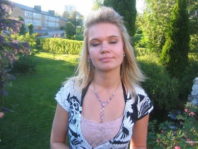 Парень мастерски проявляет себя в постели с подругой