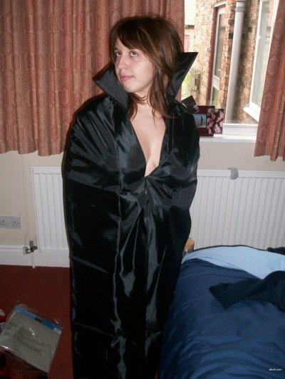 Развратная вампирша без одежды