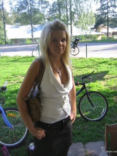 Парень мастерски проявляет себя в постели с подругой